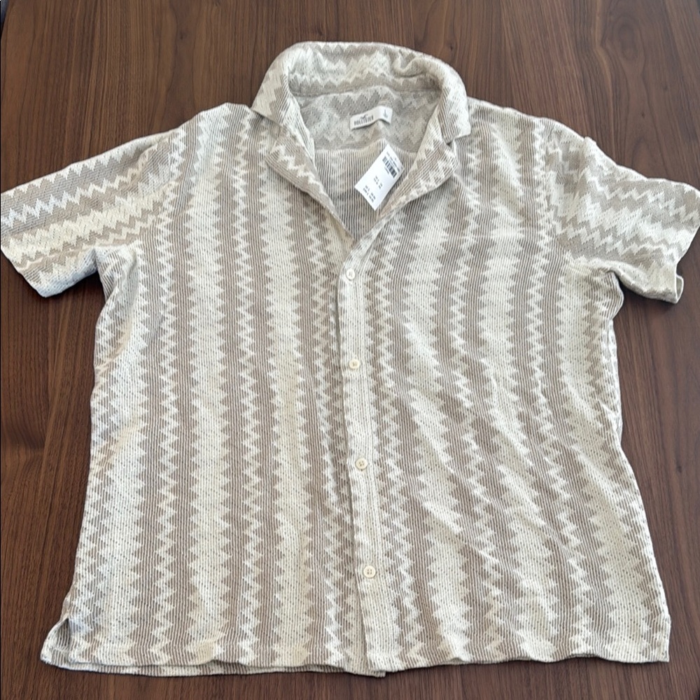 Hollister Cream Casual Button Down Shirt with Textured Pattern